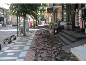 Haliliye’de Kaldırımlar Yenileniyor