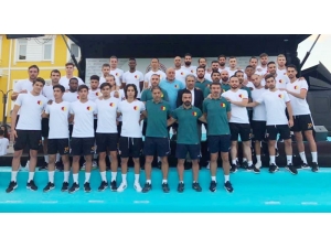 Kayserispor 32 Futbolcuya Lisans Çıkardı