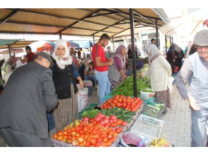 Şuhut’ta Yöresel Pazara Yoğun İlgi