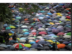 Hong Konglular Bir Kez Daha Sokaklara Döküldü