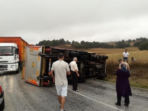 Bilecik’te Kamyon Devrildi