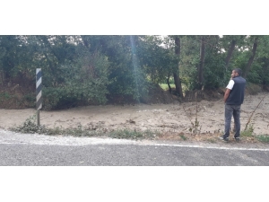 Nallıhan’da Tarlaları Ve Yolları Sel Bastı