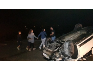 Takla Atan Aracı Fark Edip Durmak İsteyen Sürücü Direksiyon Hakimiyetini Kaybedip Kaza Yaptı: 2’si Çocuk 5 Yaralı