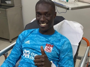 Samassa, Taburcu Oldu