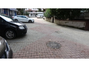 Otomobilin Camını Kırıp 24 Bin Lira Çalan Hırsızlar Güvenlik Kamerasında