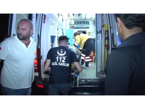 Tarabya Sahilinde Denize Uçan Minibüs Vinç Yardımıyla Çıkarıldı