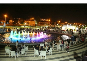 Vatandaşlar Gece Gündüz Demeden Cumhuriyet Parkı’na Gidiyor