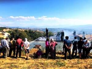 Sarıgöl’de Çıkan Yangın, Tek Katlı Evi Küle Döndürdü