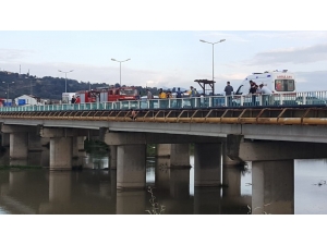 Eşiyle Tartıştı, Nehre Atladı