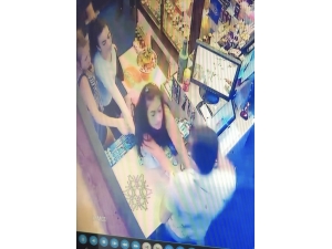 İçki Alamayan Sarhoş Kadın Tekel Bayisini Birbirine Kattı