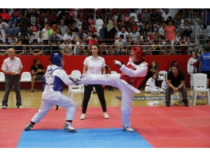 Bayraklı’da Tekvando Şöleni