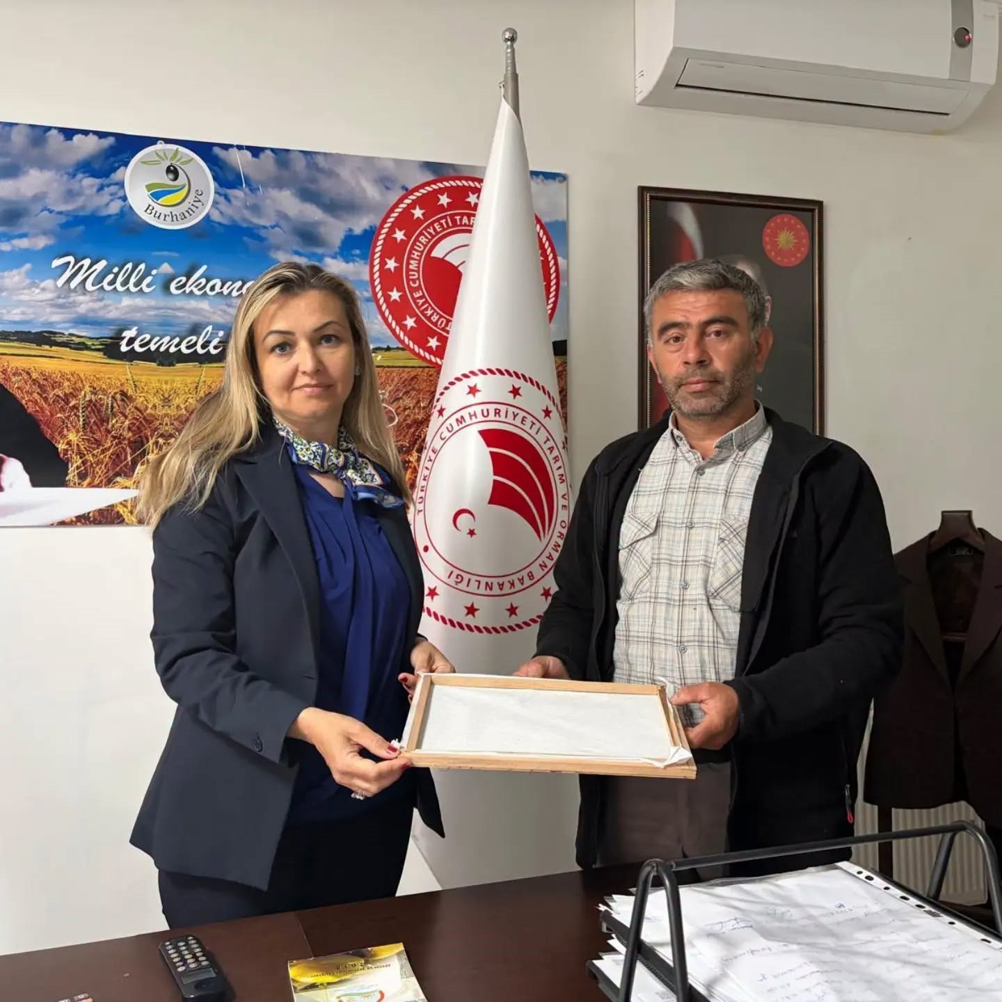 burhaniye-de-ipek-bocekciliginde-ilk-kozalar-hasat-edildi