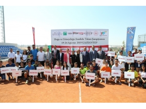 Büyükşehir’in Ev Sahipliğinde Tenis Şampiyonası Başladı