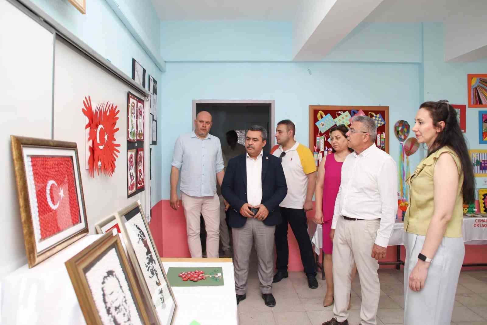kosklu-ogrenciler-eserlerini-sergiledi