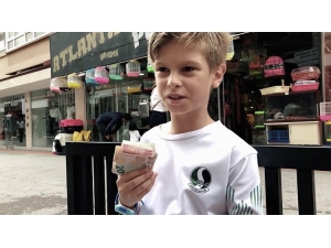 Minik Sakaryaspor Taraftarı Bayram Harçlığını Sakaryaspor’a Bağışladı