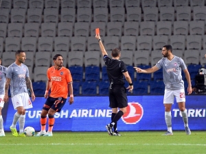 Başakşehir 36 Hafta Sonra Kızardı!