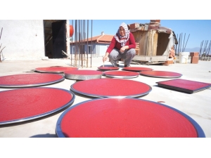 Sarıgöl’de Evlerin Üstü Kırmızıya Büründü