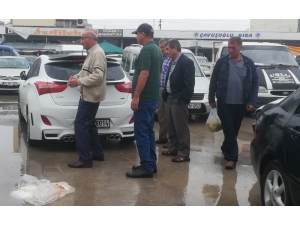 Geri Geri Gelen Otomobil Yayaya Çarptı