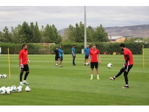 Hikmet Karaman: “Var Hakemleri Teknolojiyi Kullanamıyorsa Söylesinler”