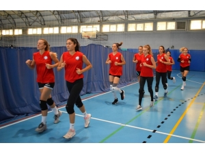 Nilüfer’in Sultanları Sahaya İndi