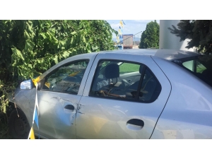 Direksiyonda Rahatsızlandı, Petrol Ofisinin Bahçesine Daldı