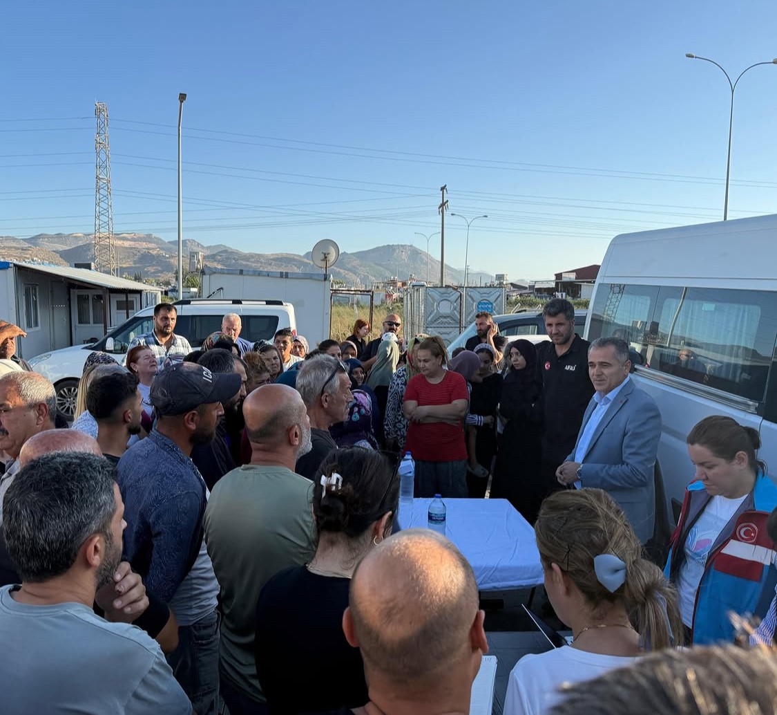 antakya-da-konteynerde-yasayan-depremzede-vatandaslara-tahliye-sureci-anlatildi