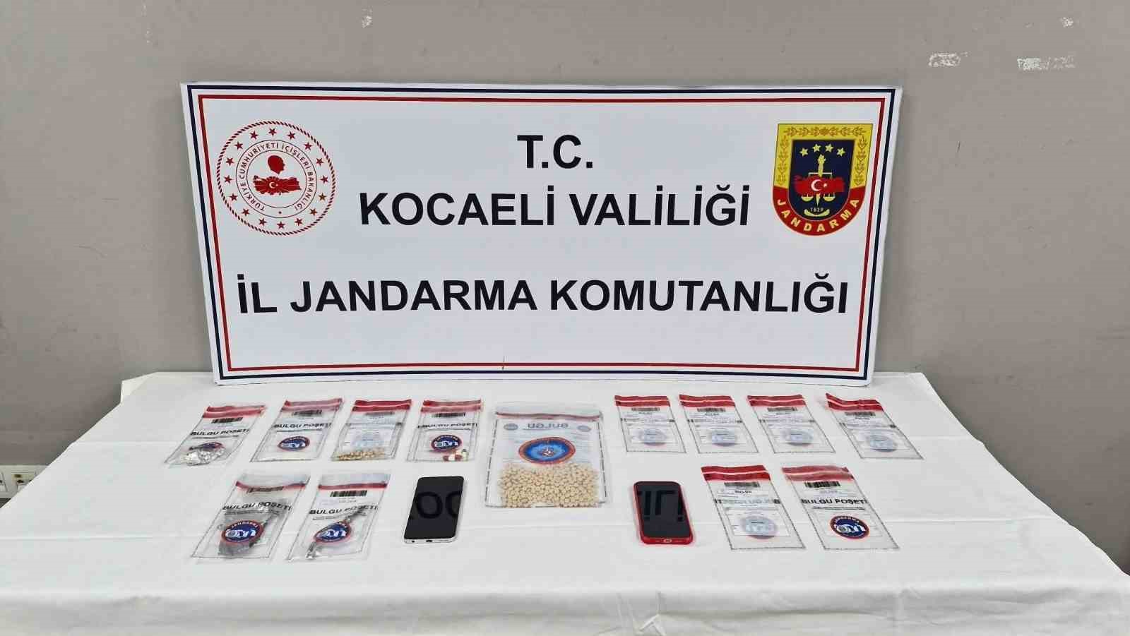 kocaeli-de-uyusturucu-operasyonu-bin-12-uyusturucu-hap-ele-gecirildi