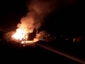 Ev, Ahır Ve İçinde 5 Ton Buğday Bulunan Ambar Kül Oldu