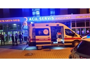 Otomobil İle Tır Çarpıştı: 2 Ölü, 1 Yaralı