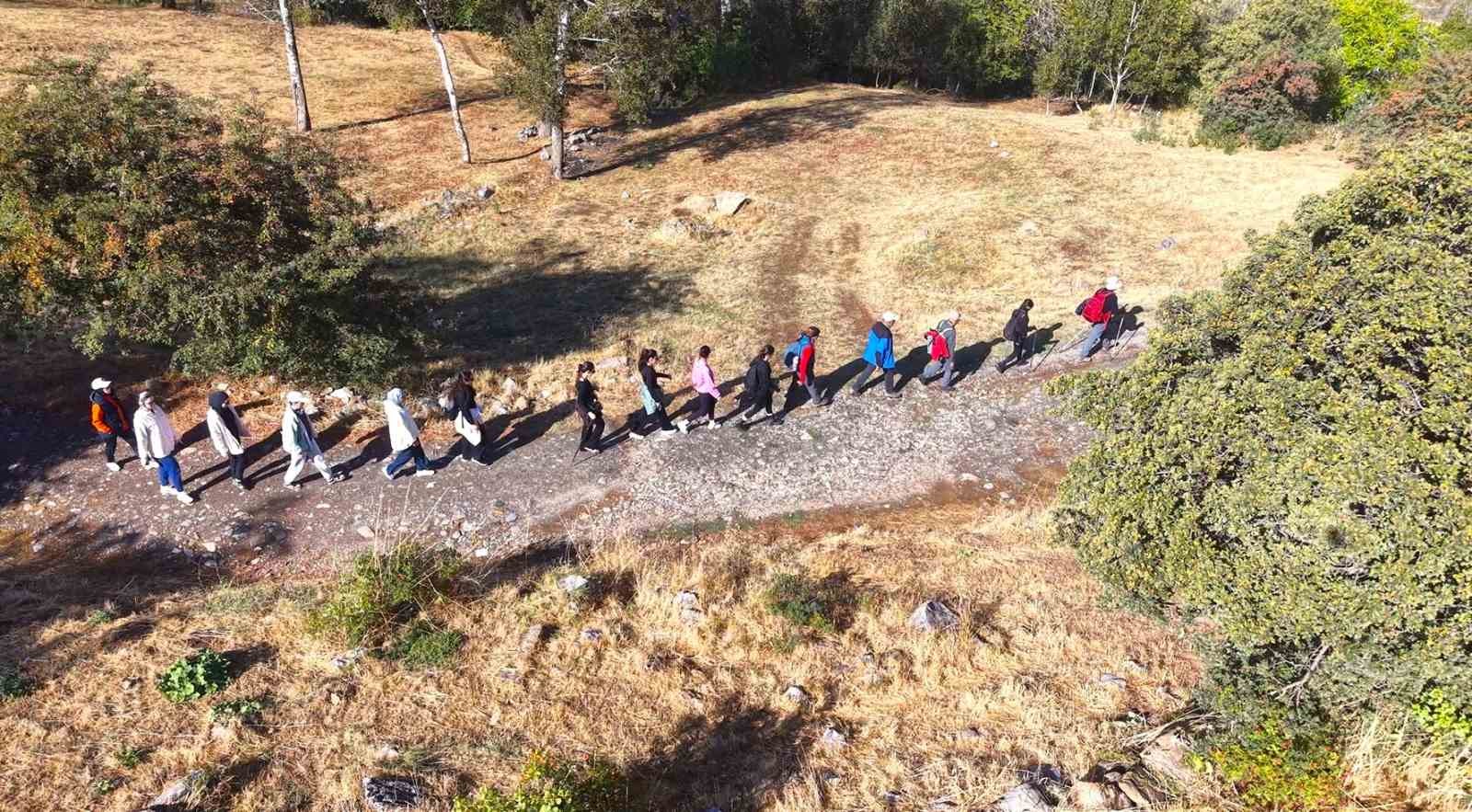 mus-ta-dogaseverler-dunya-yuruyus-gunu-nde-10-kilometre-yurudu