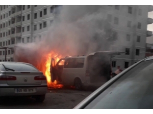 Park Halindeki Araç Alev Alev Yandı