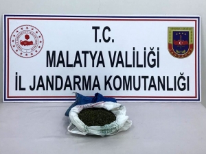 Hekimhan’da Bir Evde 400 Gram Esrar Yakalandı