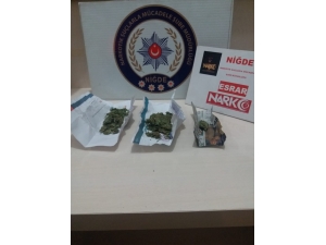 Uyuşturucu Satarken Suçüstü Yakalandı