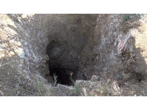 Tekirdağ’da Defineciler Tarlayı Delik Deşik Etti