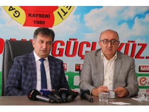 Gazeteciler Yüzme Öğrenecek