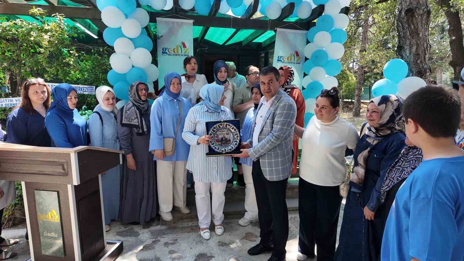 gediz-de-engelli-bireyler-icin-yeniden-tasarlanan-engelsiz-yasam-merkezi-acildi