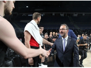 Bakan Kasapoğlu’ndan Millilere Ziyaret