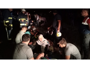 Kaçak Göçmenleri Taşıyan Minibüs Devrildi: 35 Yaralı