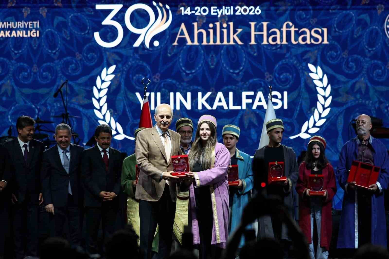 20-yasinda-sanayide-erkek-egemenligini-kirdi-turkiye-de-yilin-kalfasi-oldu