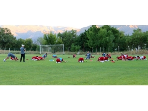 Erzincanspor Hazırlık Maçında Ofsporla Yenişemedi