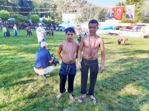 Burhaniyeli Güreşçilerin Başarısı Sevindirdi