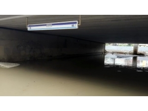 Fikirtepe’de Metrobüs Alt Geçidinde Su Baskını