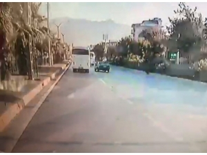 Tekstil İşçilerini Taşıyan Midibüsün Devrilmesi Anbean Görüntülendi