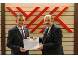 Yök Başkanı Saraç, Odü Rektörü Akdoğan’a Atama Belgesini Takdim Etti