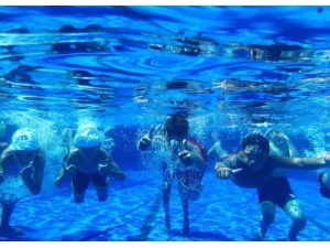 Manyas’ta Çocuklara Yüzme Kursu Verildi