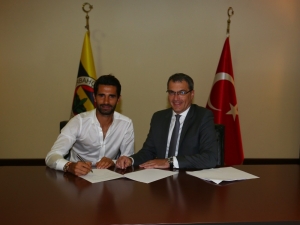 Alper Potuk Yeni Sözleşmesini İmzaladı