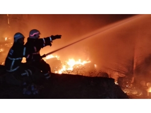 Geri Dönüşüm Fabrikasındaki Yangın Kontrol Atlına Alındı