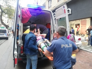 Alçıpan Çökünce Yere Düşen Usta, Cama Tıklayıp Yardım İstedi