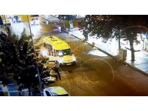 Minibüse Molotof Atılma Anı Kamerada