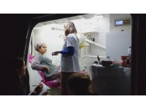 Köylülere Hem Eğitim Hem Muayene